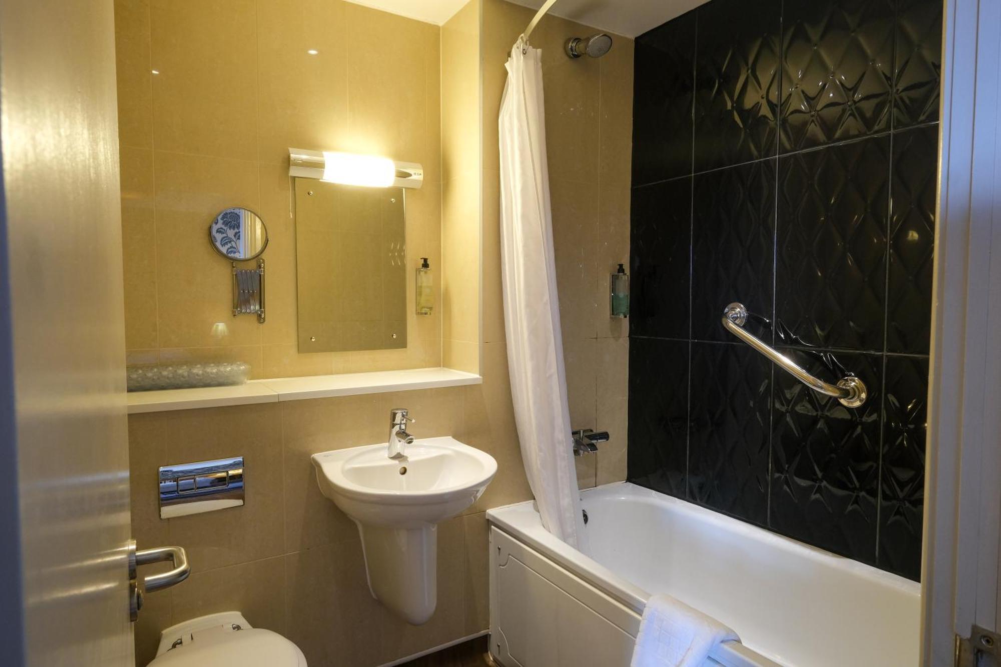 The Unicorn Hotel Wetherspoon ริปอน ภายนอก รูปภาพ