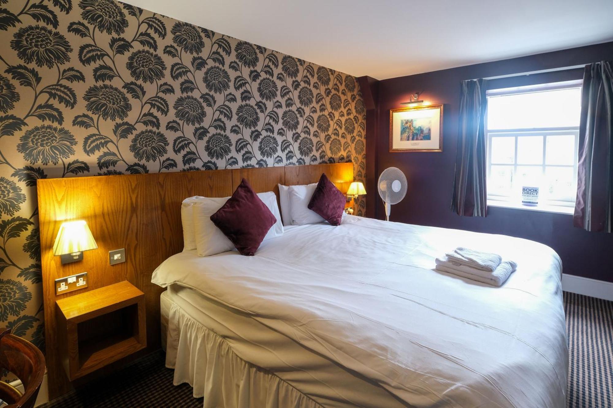 The Unicorn Hotel Wetherspoon ริปอน ภายนอก รูปภาพ