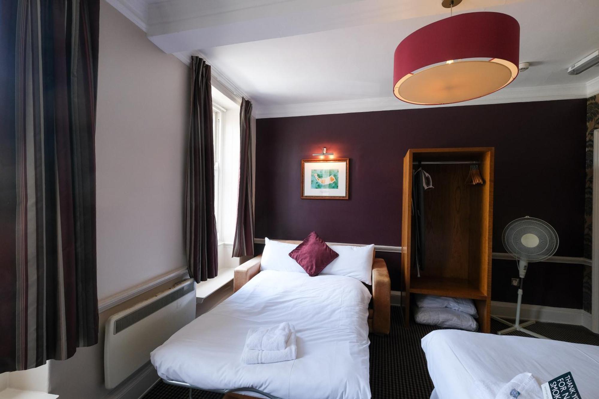 The Unicorn Hotel Wetherspoon ริปอน ภายนอก รูปภาพ