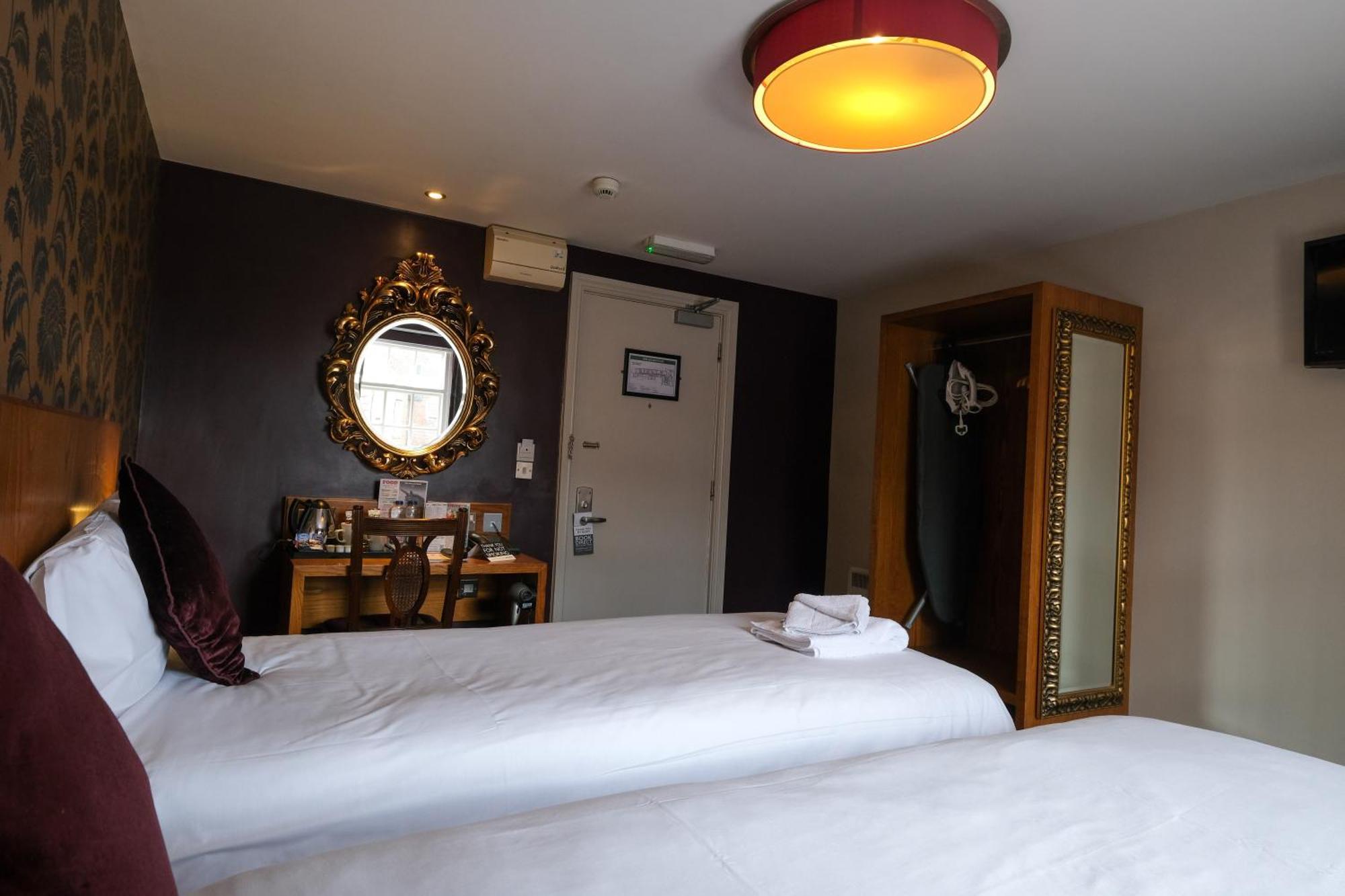 The Unicorn Hotel Wetherspoon ริปอน ภายนอก รูปภาพ