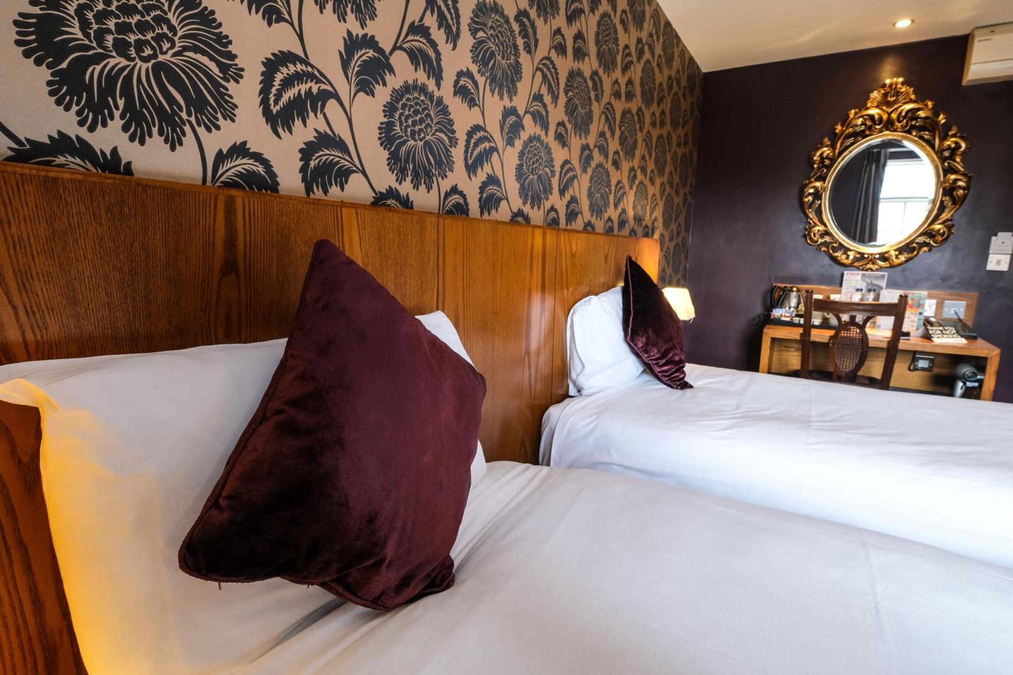 The Unicorn Hotel Wetherspoon ริปอน ภายนอก รูปภาพ