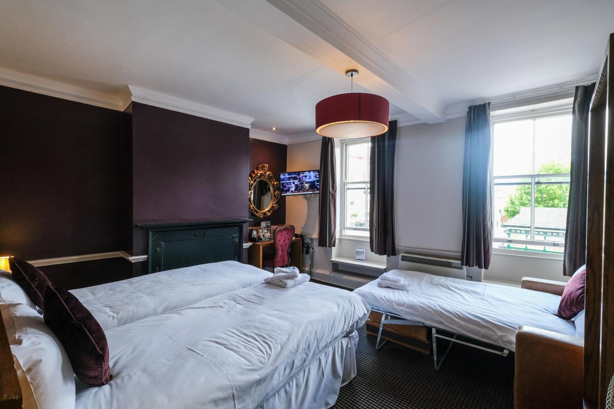The Unicorn Hotel Wetherspoon ริปอน ภายนอก รูปภาพ