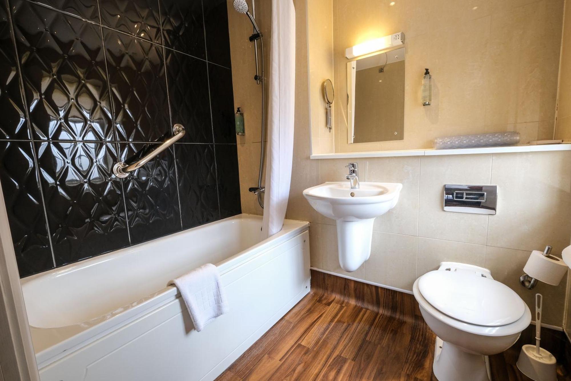 The Unicorn Hotel Wetherspoon ริปอน ภายนอก รูปภาพ