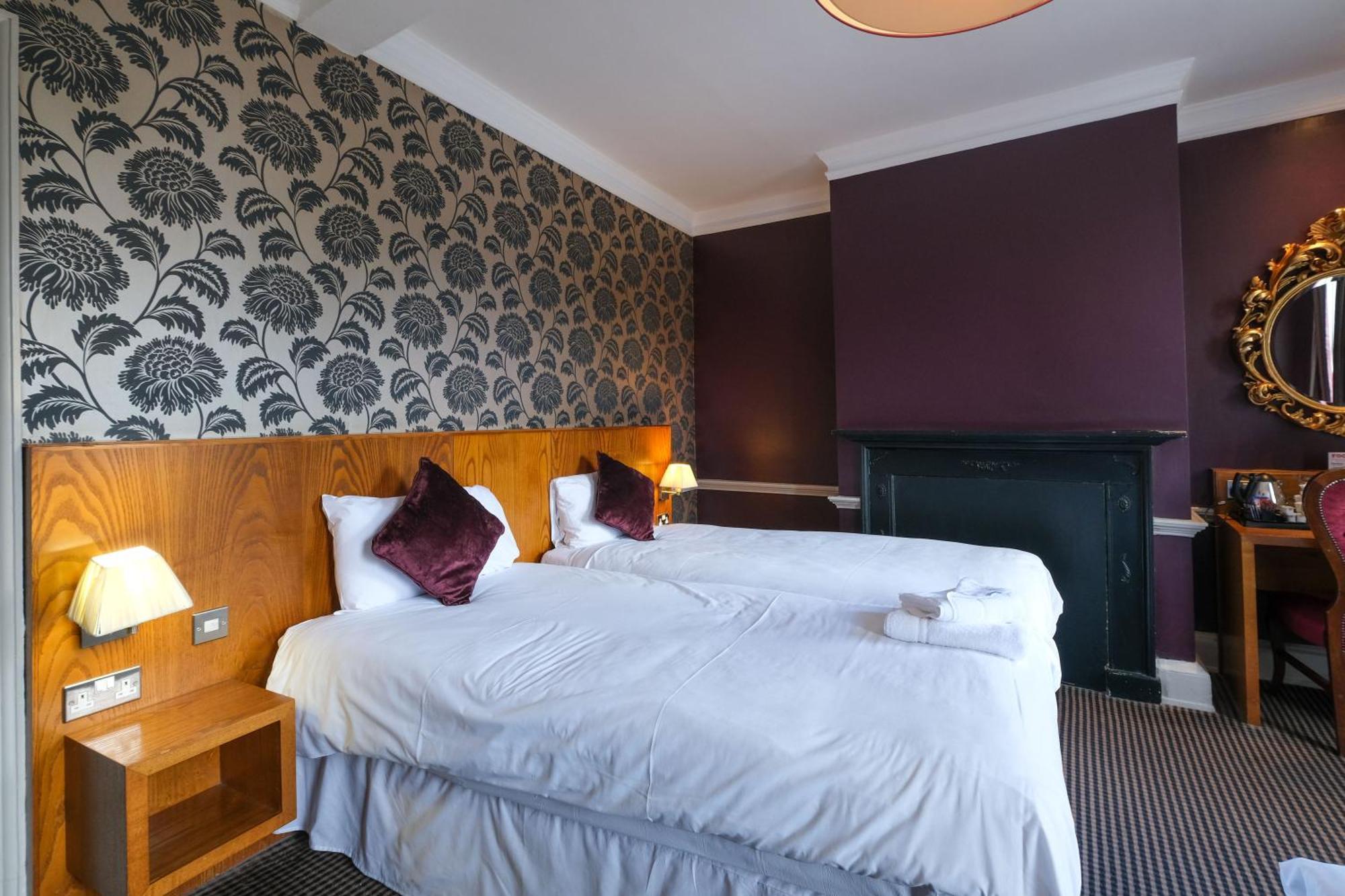 The Unicorn Hotel Wetherspoon ริปอน ภายนอก รูปภาพ