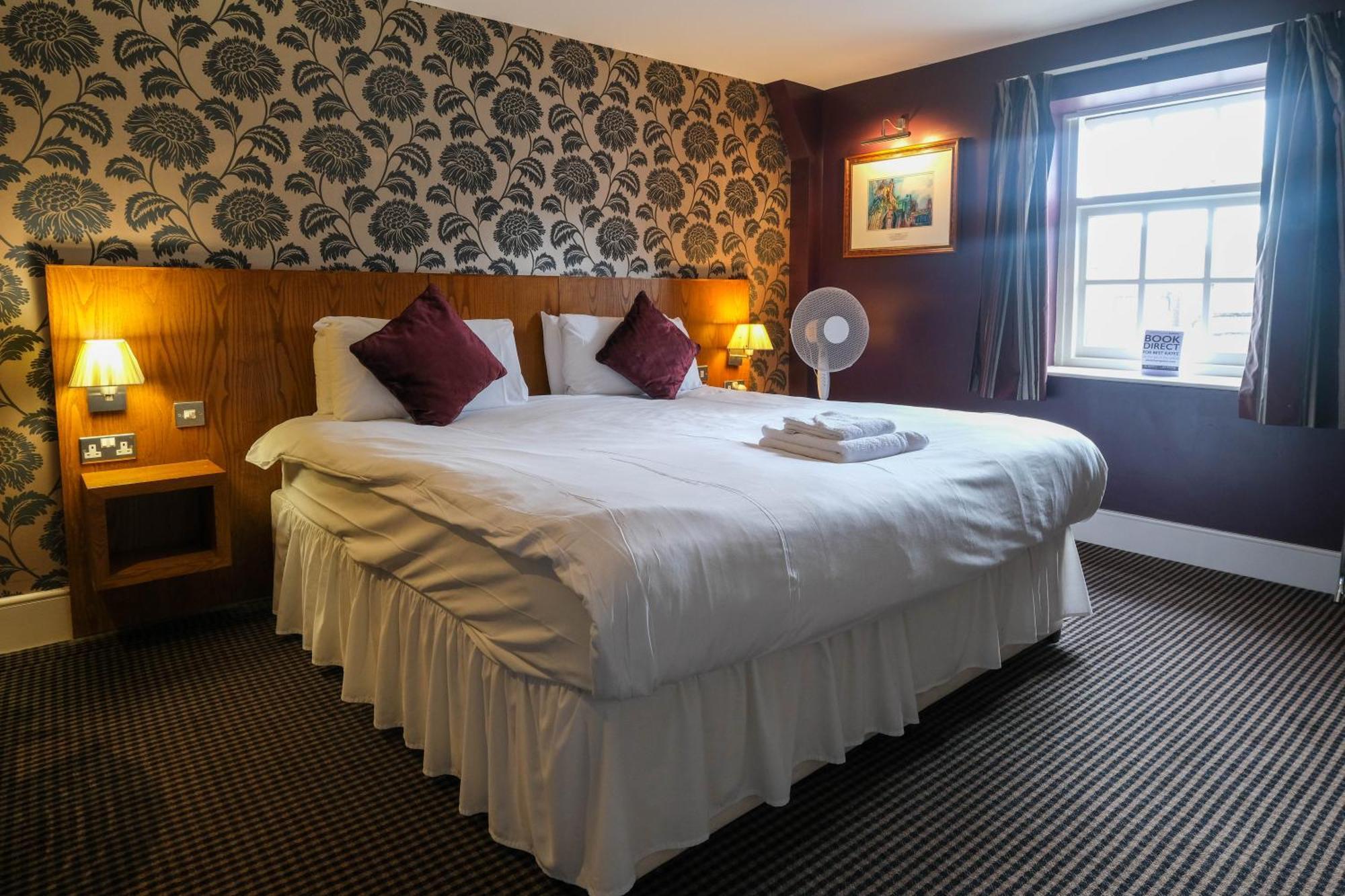 The Unicorn Hotel Wetherspoon ริปอน ภายนอก รูปภาพ