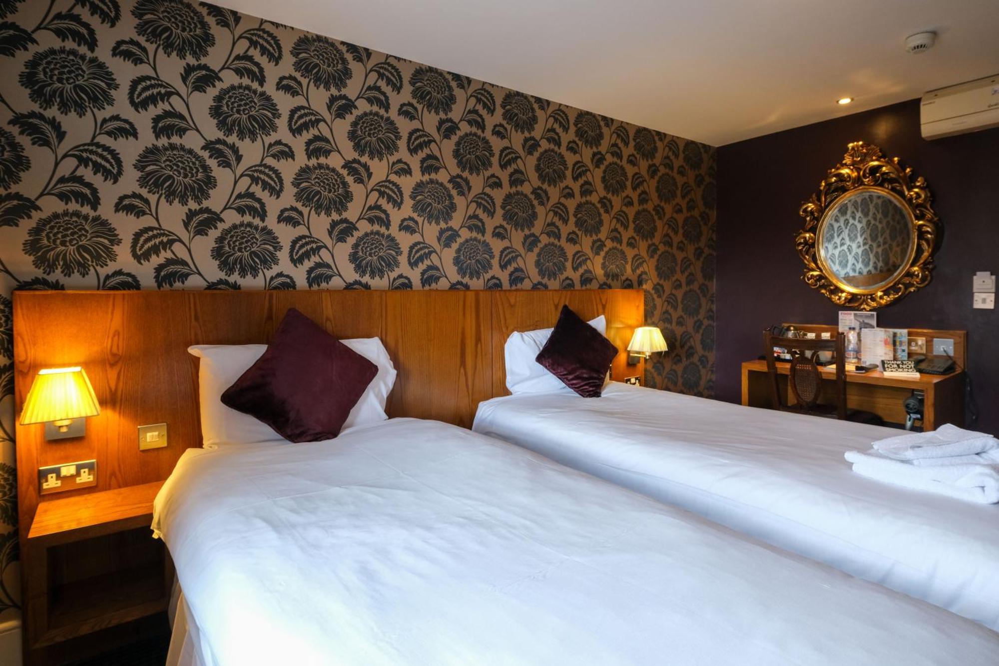The Unicorn Hotel Wetherspoon ริปอน ภายนอก รูปภาพ