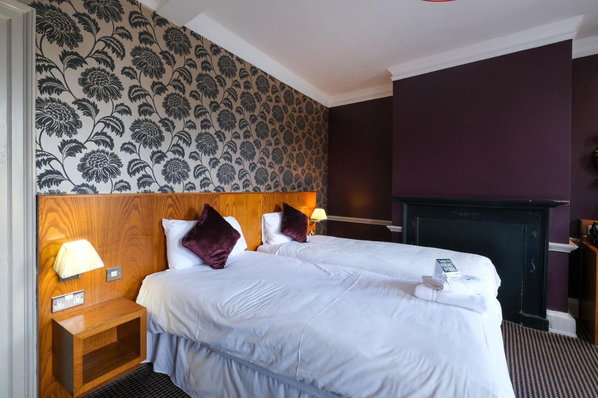 The Unicorn Hotel Wetherspoon ริปอน ภายนอก รูปภาพ