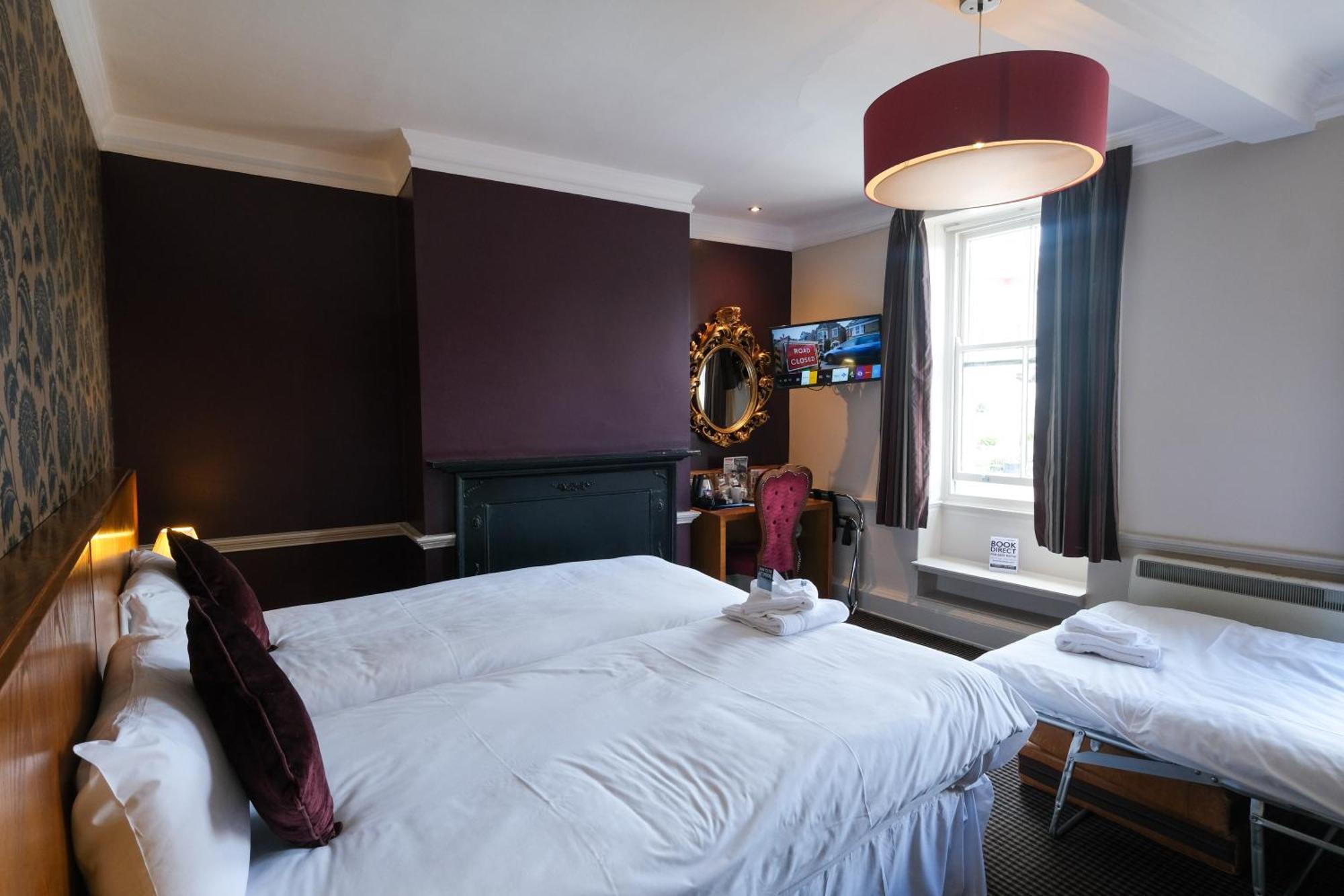 The Unicorn Hotel Wetherspoon ริปอน ภายนอก รูปภาพ