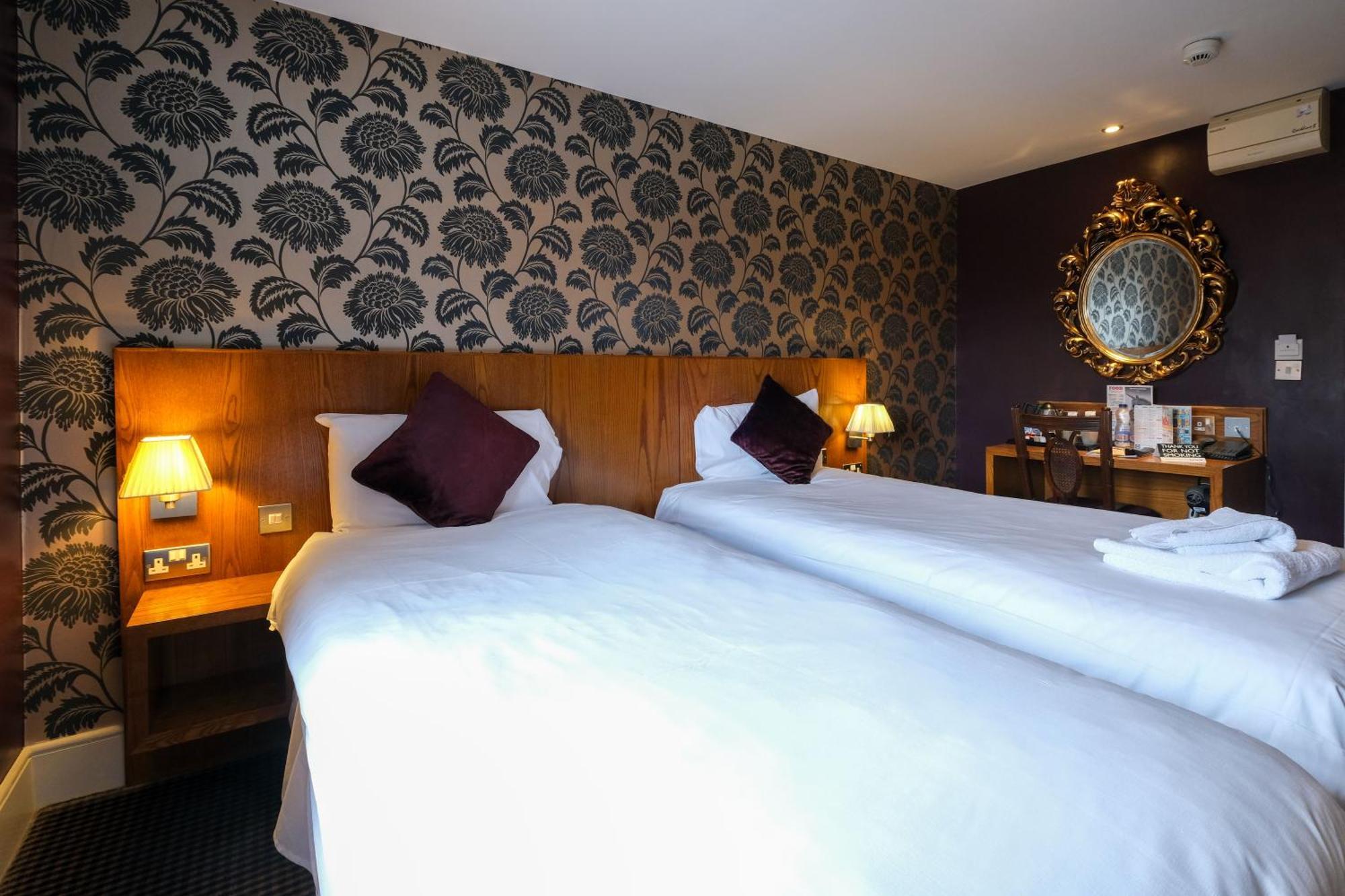 The Unicorn Hotel Wetherspoon ริปอน ภายนอก รูปภาพ