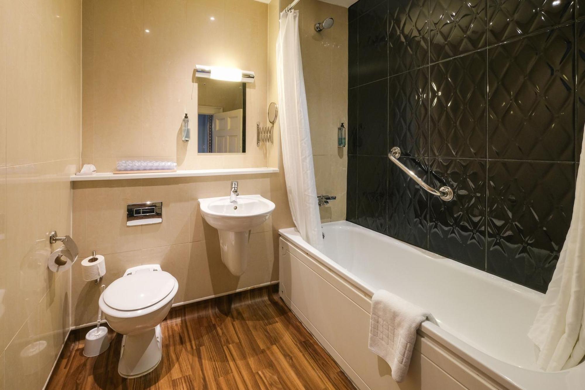 The Unicorn Hotel Wetherspoon ริปอน ภายนอก รูปภาพ